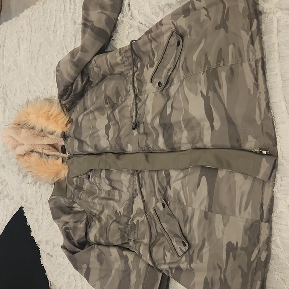 Torrid camo cold weatherTwill Fur Lined Parka size 3! New Without tags! - Picture 12 of 16